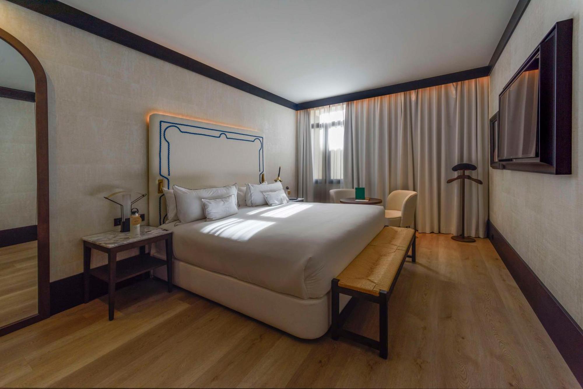 Hotel Montera Madrid, Curio Collection By Hilton Eksteriør billede